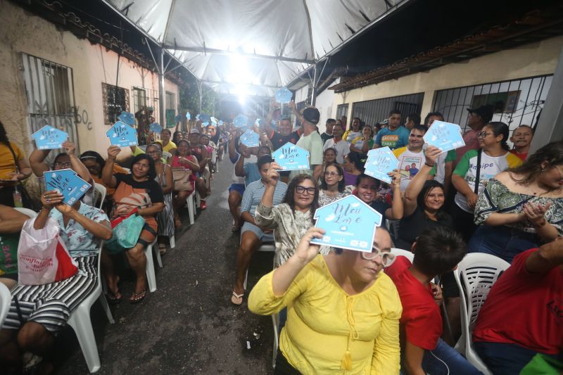 Entrega de Títulos de Propriedade na comunidade Jardim Castanheira no bairro Coqueiro