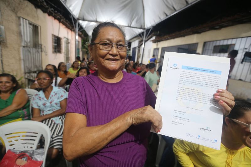 Entrega de Títulos de Propriedade na comunidade Jardim Castanheira no bairro Coqueiro