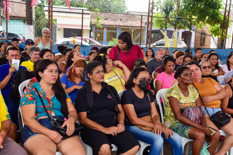 Entrega de óculos aos pacientes atendidos no Programa Prefeitura em Movimento no bairro 40 horas