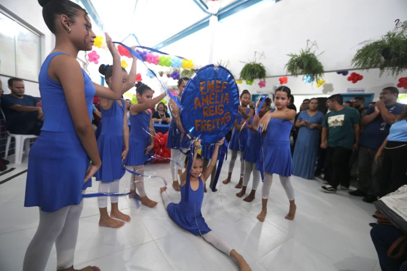 Inauguração da escola Amélia Reis no bairro Centro