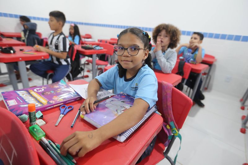 Inauguração da escola Amélia Reis no bairro Centro