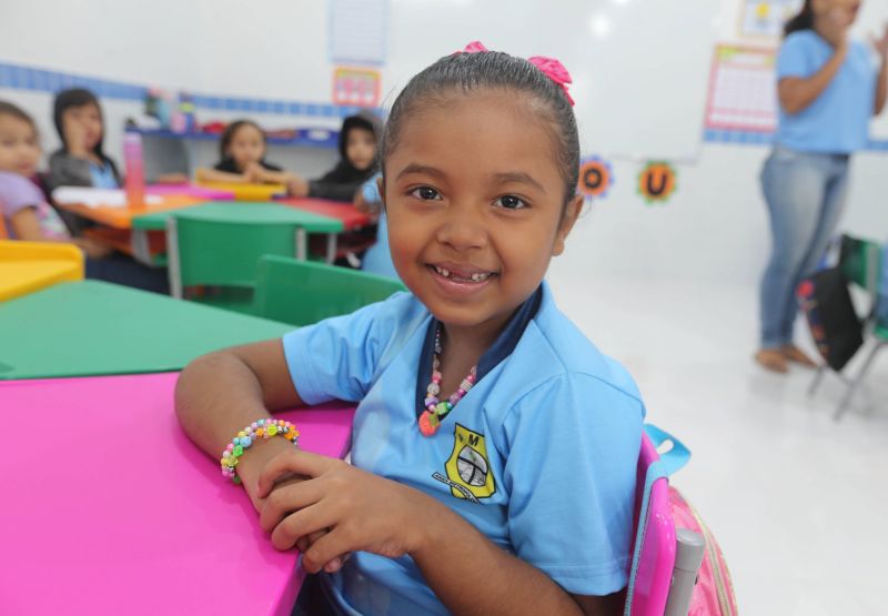 Inauguração da escola Amélia Reis no bairro Centro