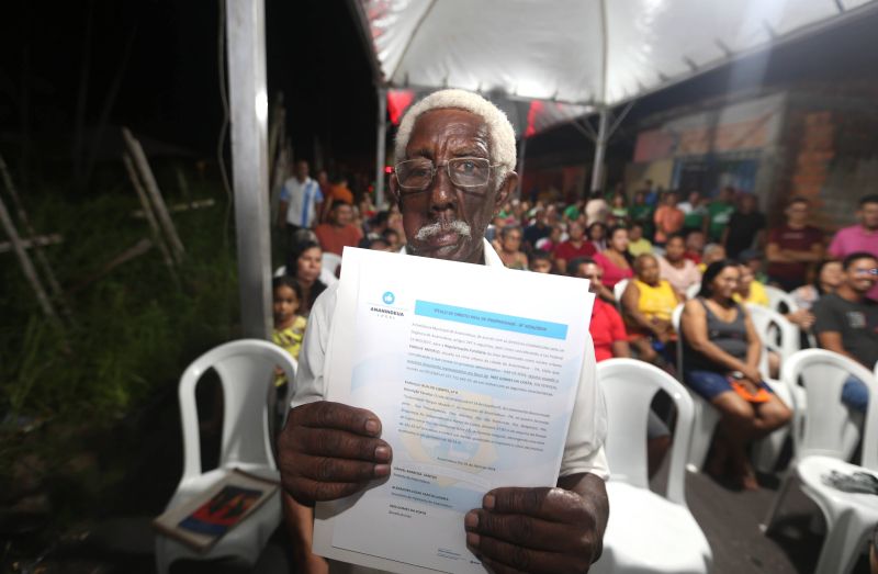 Entrega de títulos de propriedade na comunidade Parque Modelo no bairro Curuçambá