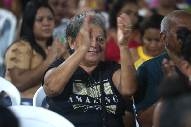 Entrega títulos de propriedade na comunidade Parque Providência Sul no bairro Águas Lindas