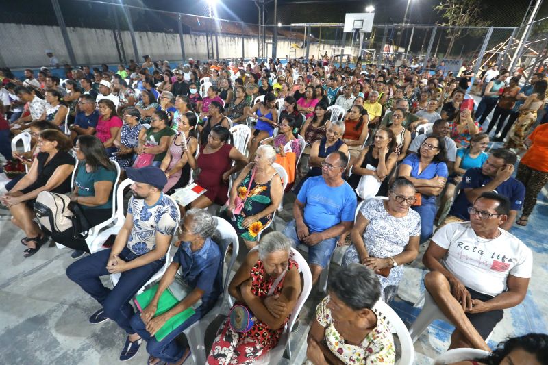 Entrega títulos de propriedade na comunidade Parque Providência Sul no bairro Águas Lindas