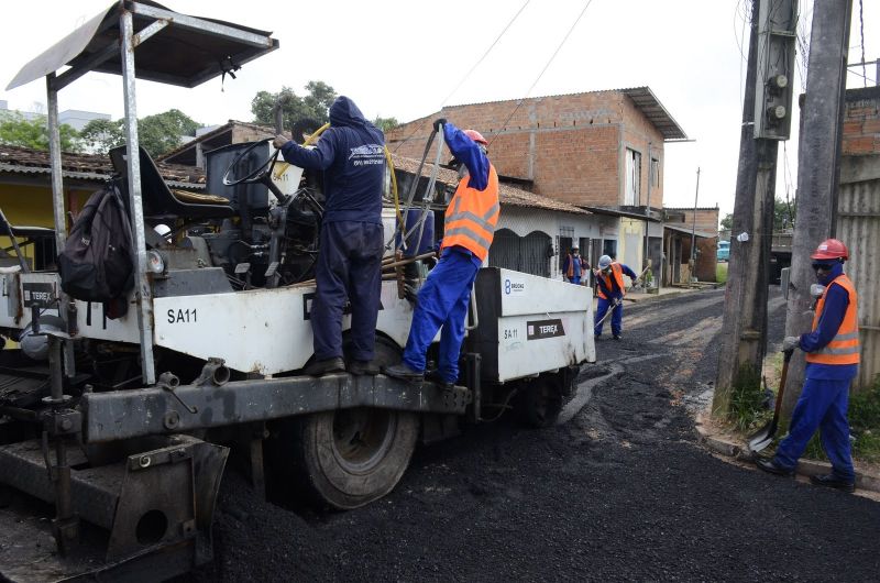 Visita as obras de asfaltamento no Jardim Nova Vida no bairro 40 Horas