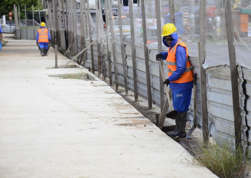 Imagem de apoio das obras do canteiro central da Artéria 18