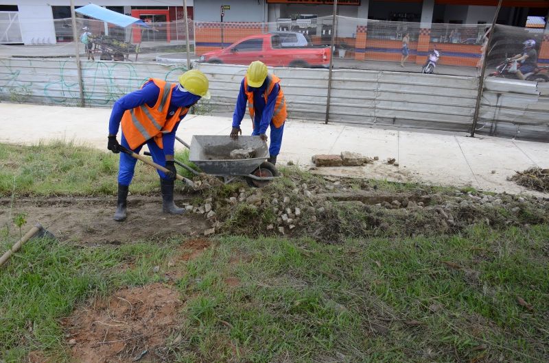 Imagem de apoio das obras do canteiro central da Artéria 18