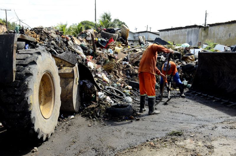 Limpeza da feira da Cidade Nova VI