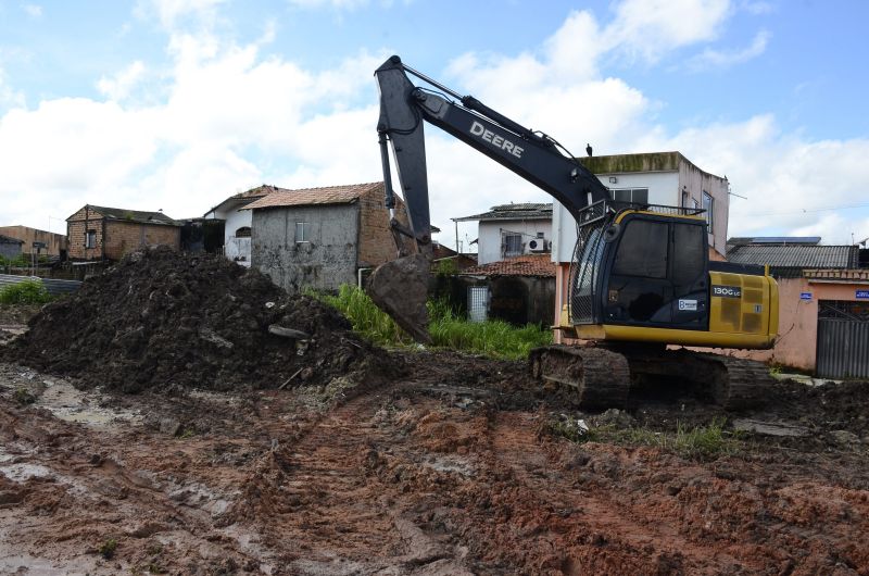 Limpeza da feira da Cidade Nova VI