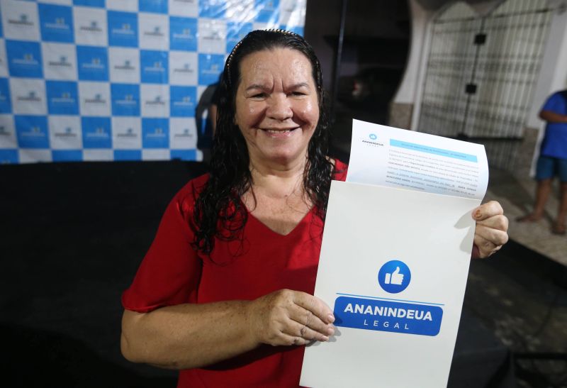 Entrega de títulos de propriedade na comunidade João Batista no bairro do Coqueiro