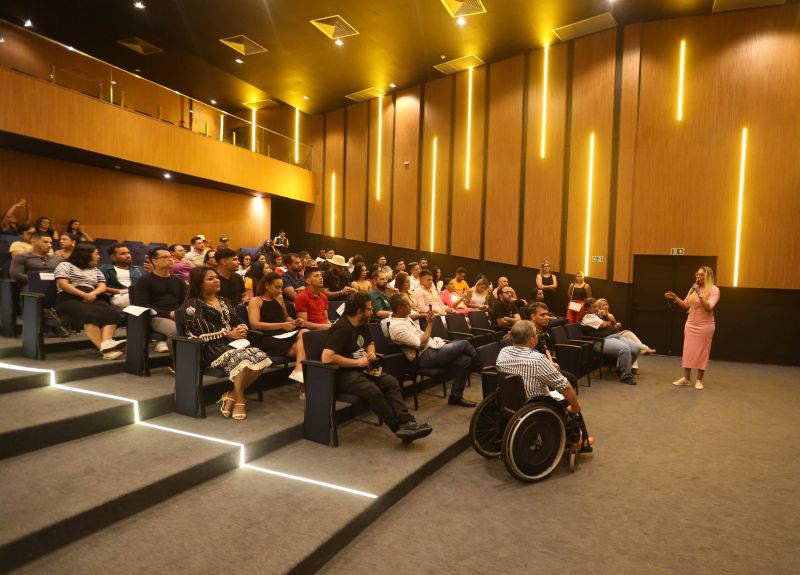 Prefeito Dr Daniel apresenta o Teatro Municipal de Ananindeua para Mídia Social e Colunistas