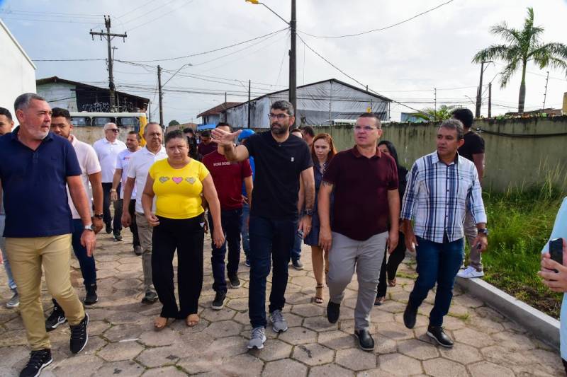 Prefeito de Ananindeua, Dr. Daniel fazendo visita técnica