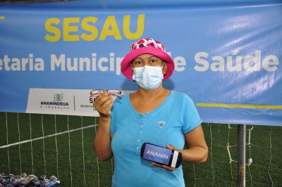 notícia: Moradores do Curuçambá ganham óculos gratuitos pelo programa "Olhar Ananin" 