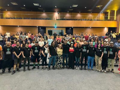 notícia: Tarde de diálogo com artistas e produtores culturais lota Teatro Municipal de Ananindeua