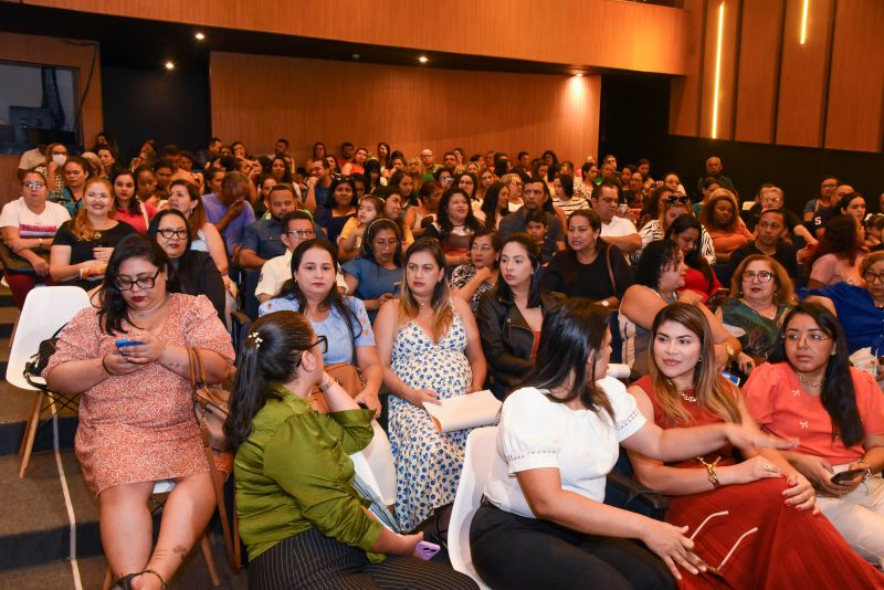 Lançamento do PPP, para Educação Infantil e Encontro de Políticas Públicas para Infância em Ananindeua, no Teatro Municipal