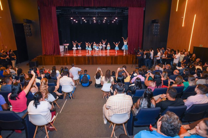 Lançamento do PPP, para Educação Infantil e Encontro de Políticas Públicas para Infância em Ananindeua, no Teatro Municipal