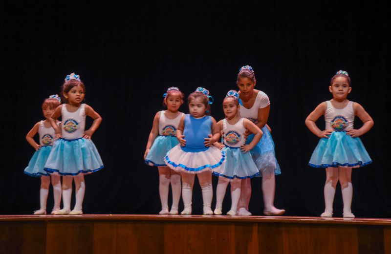 Lançamento do PPP, para Educação Infantil e Encontro de Políticas Públicas para Infância em Ananindeua, no Teatro Municipal