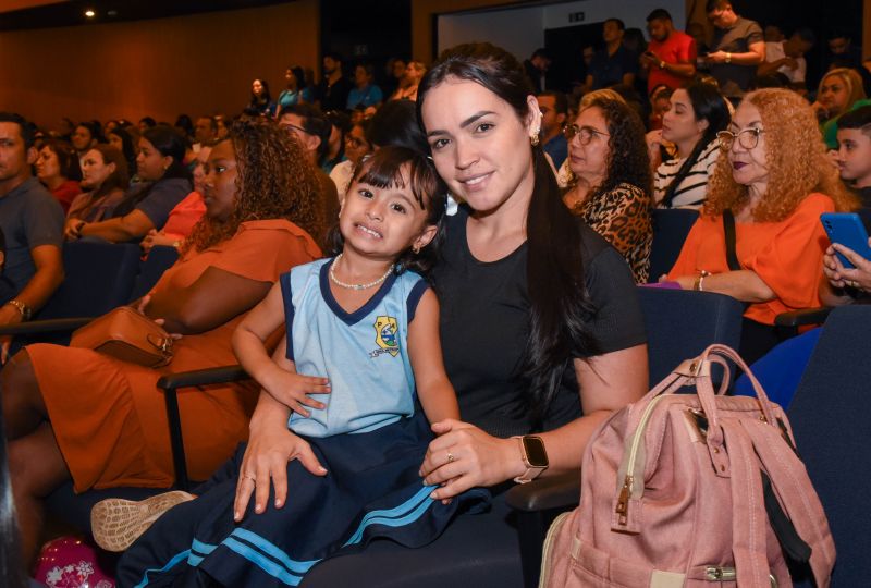 Lançamento do PPP, para Educação Infantil e Encontro de Políticas Públicas para Infância em Ananindeua, no Teatro Municipal