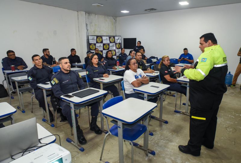 Palestra dos agentes do Semutran na Polícia Municipal e Instrutores Anjos da Guarda