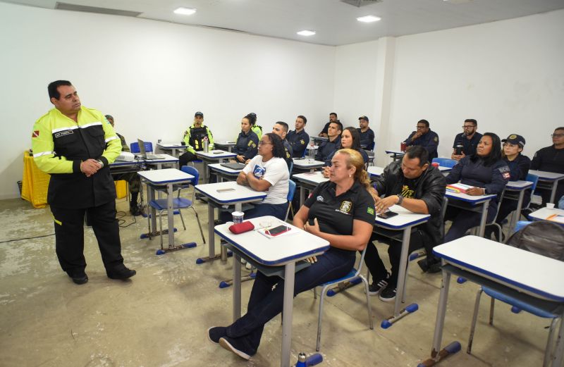 Palestra dos agentes do Semutran na Polícia Municipal e Instrutores Anjos da Guarda