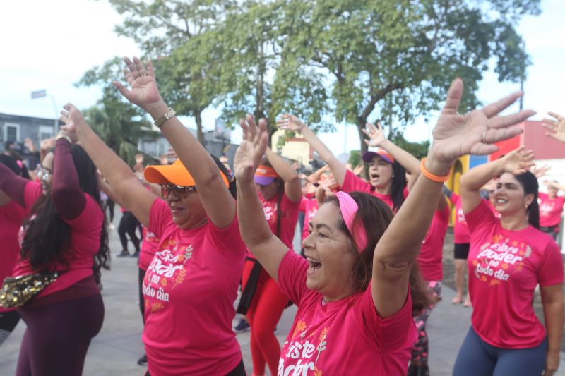 Aulão Fitdance Especial dia das Mães na Praça da Bíblia