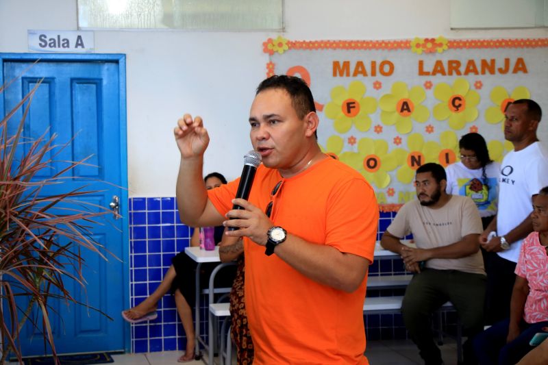 Caminhada em combate ao abuso infantil na escola municipal Maria Estelita