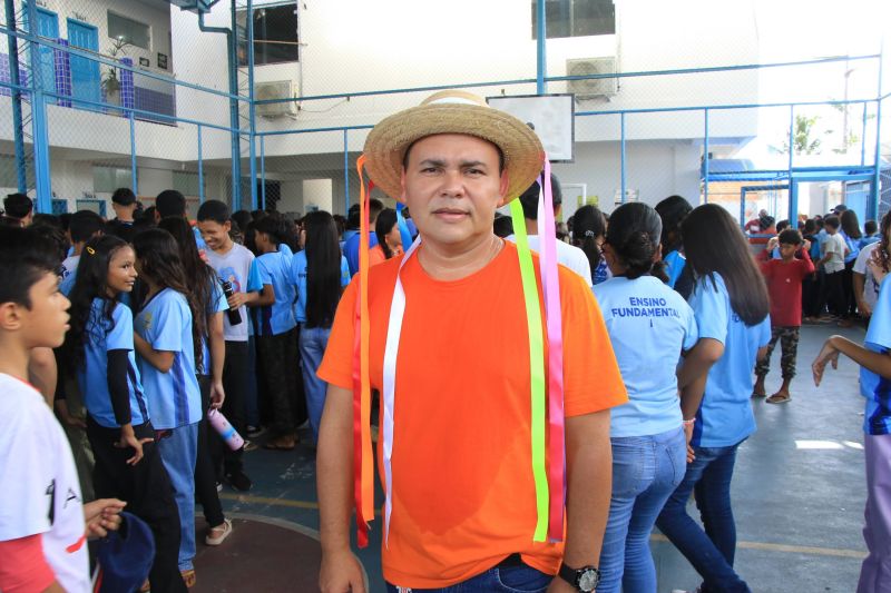 Caminhada em combate ao abuso infantil na escola municipal Maria Estelita