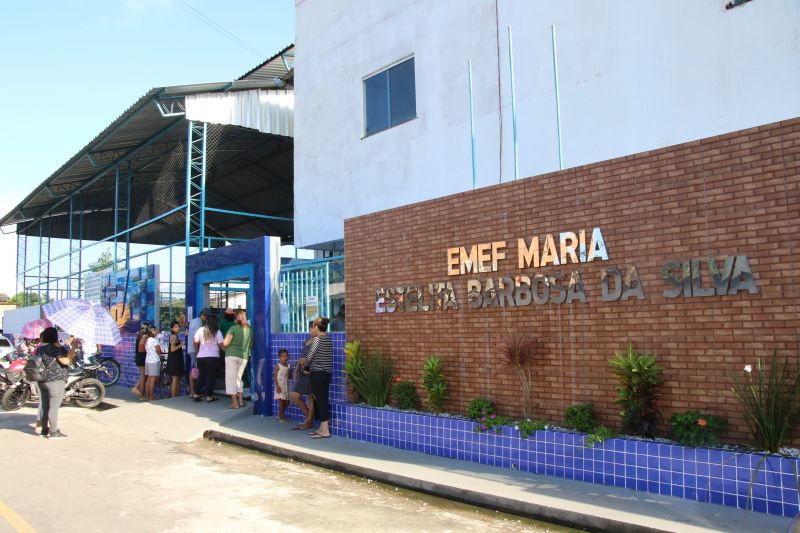 Caminhada em combate ao abuso infantil na escola municipal Maria Estelita