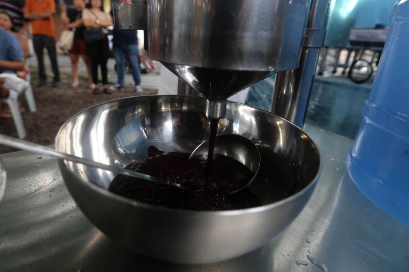 Entrega de branqueamento para batedores de açaí na feira do Artesanato