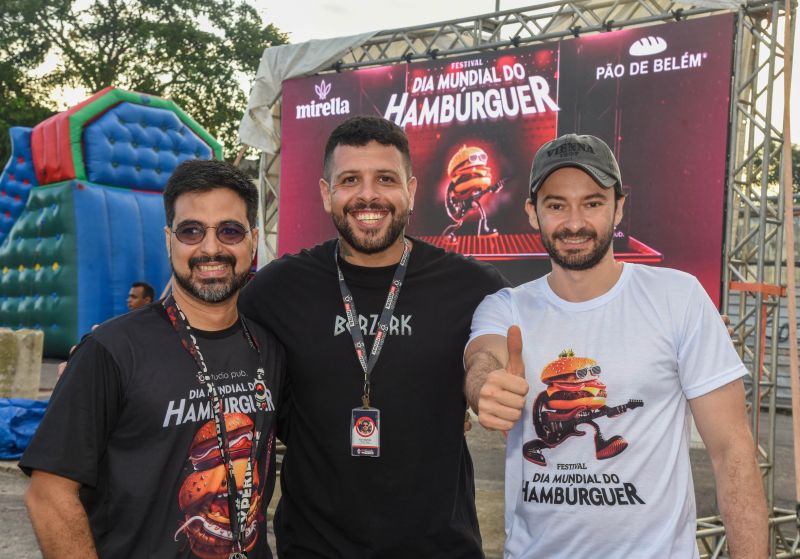 Dia Mundial do Hambúrguer no estacionamento do Abacatão