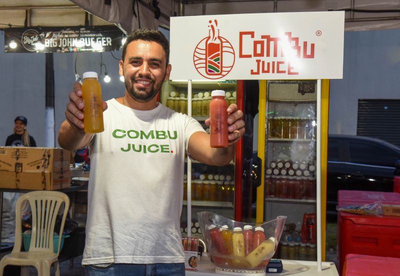 Dia Mundial do Hambúrguer no estacionamento do Abacatão