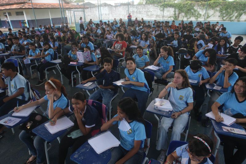 Palestra Maria da Penha Vai á escola Padre Gabriel