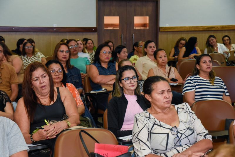 Formação de servidores no auditório da SEMED