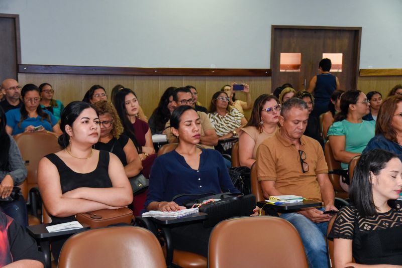 Formação de servidores no auditório da SEMED