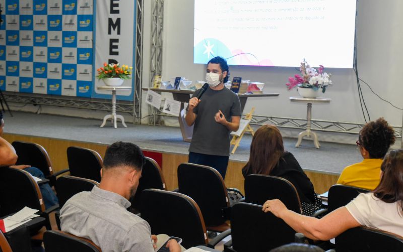 Formação de servidores no auditório da SEMED