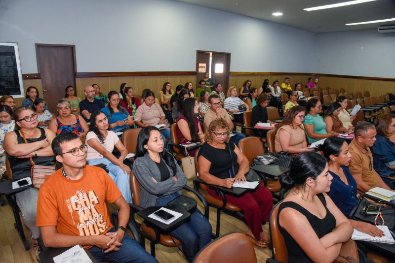 Formação de servidores no auditório da SEMED