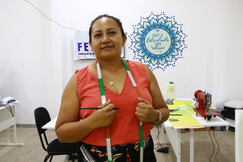 Curso de corte e costura no CRAS Estrela Ananin