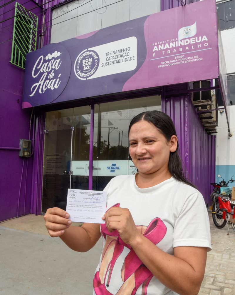 Ação de emissão de carteira de saúde dos batedores de açaí na Casa do Açaí