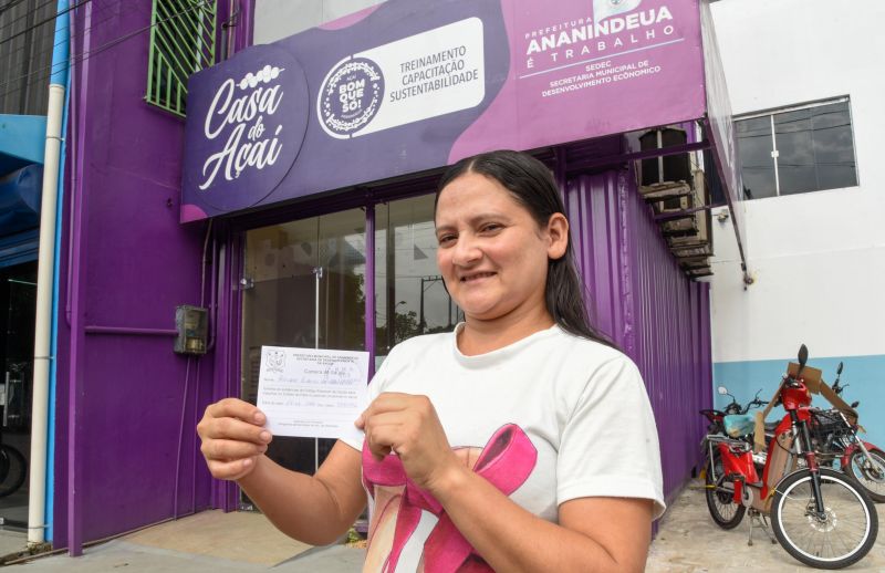 Ação de emissão de carteira de saúde dos batedores de açaí na Casa do Açaí