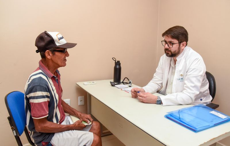 Ação de emissão de carteira de saúde dos batedores de açaí na Casa do Açaí