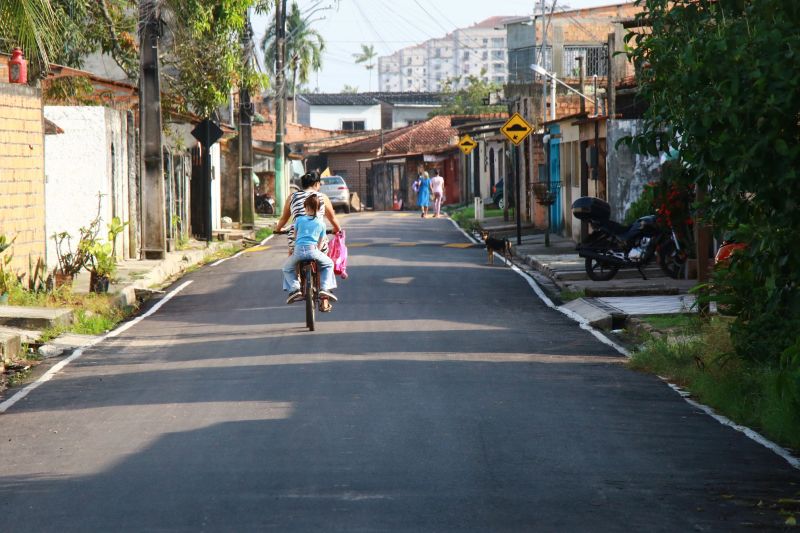Inauguração de ruas pavimentadas, rua Belém, rua Recife, rua Manaus e rua Fortaleza no bairro Águas Lindas
