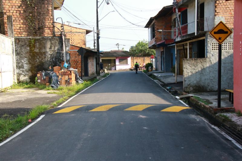 Inauguração de ruas pavimentadas, rua Belém, rua Recife, rua Manaus e rua Fortaleza no bairro Águas Lindas
