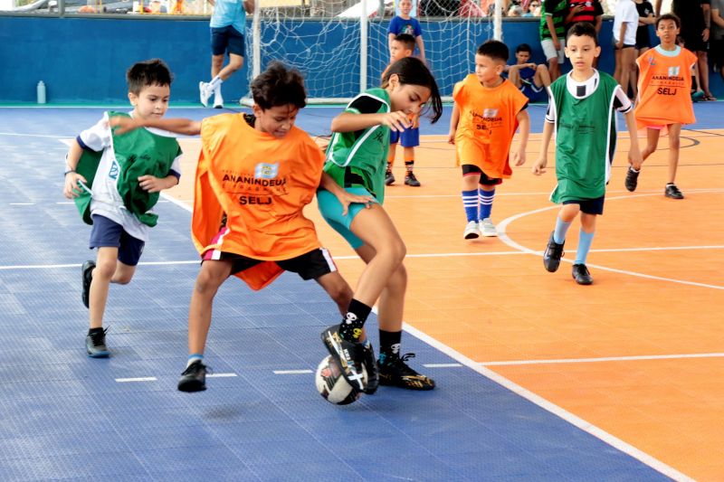 Caravana do Esporte na 2ª Parada na quadra do conjunto Sabiá no 40 Hs