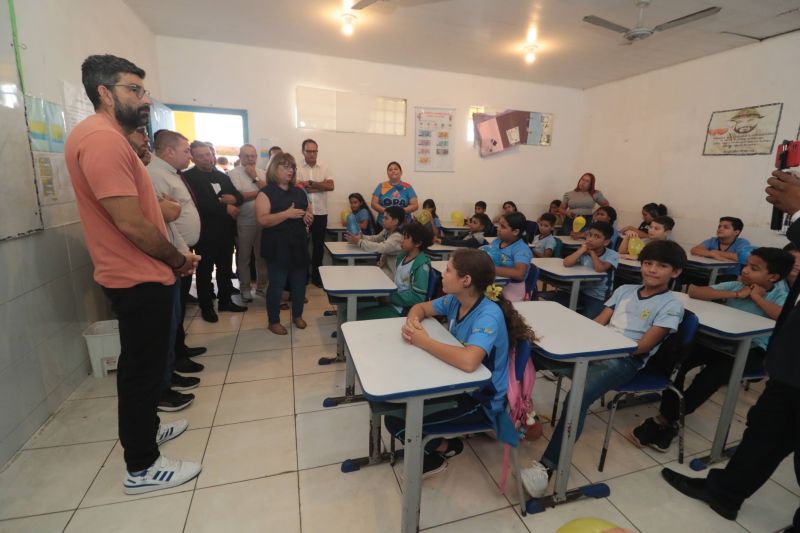 Entrega de Medalhas para alunos da EMEF Frederico Santos de Souza para os participantes da OPA 2024