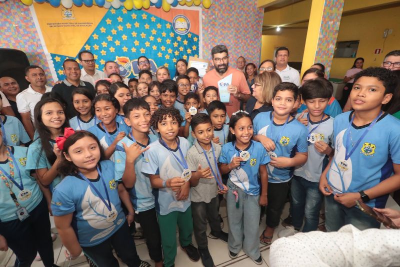 Entrega de Medalhas para alunos da EMEF Frederico Santos de Souza para os participantes da OPA 2024