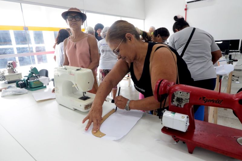 Curso de corte e costura no Céu das Artes no conjunto Julia Seffer
