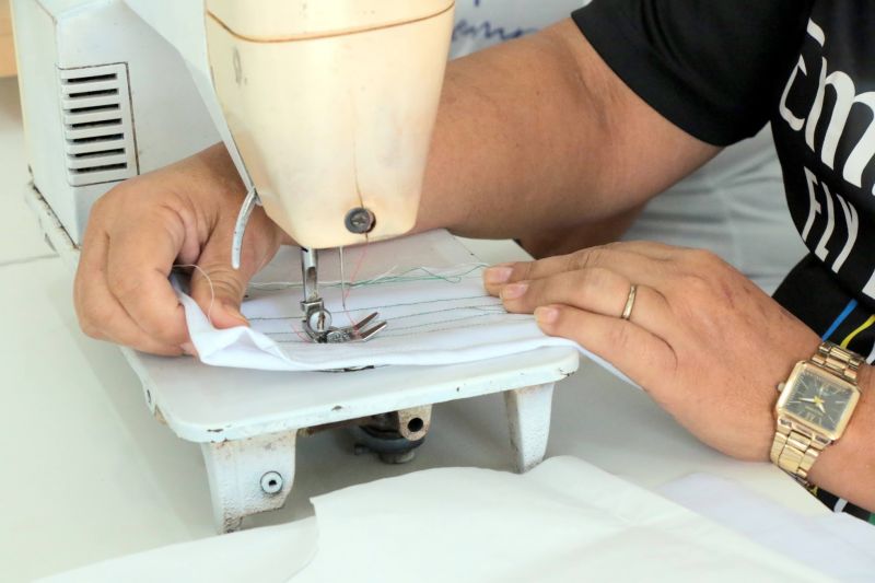 Curso de corte e costura no Céu das Artes no conjunto Julia Seffer