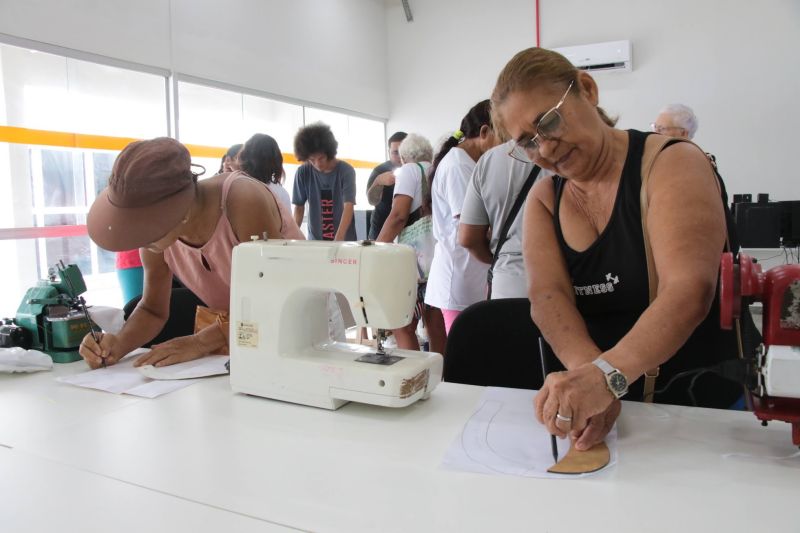 Curso de corte e costura no Céu das Artes no conjunto Julia Seffer