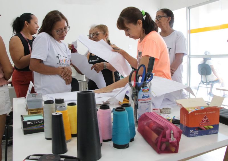 Curso de corte e costura no Céu das Artes no conjunto Julia Seffer